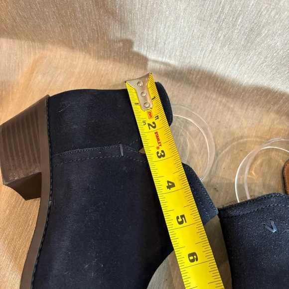 VIONIC Sz 9 Felicity Suede Zipper Closure Almond Toe Stacked Heel Ankle Booties - Picture 6 of 10